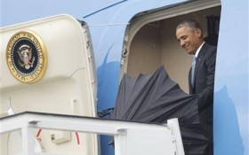 Obama arrives in Cuba