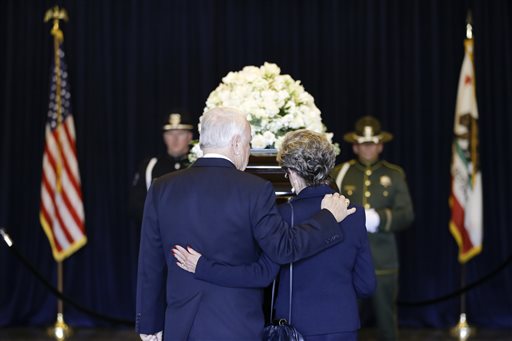 Former Rep. Elton Gallegly, R-Calif., and his wife Janice pause as they pay their respects beside the casket of Nancy Reagan at the Ronald Reagan Presidential Library, Wednesday, March 9, 2016 in Simi Valley, Calif. (AP Photo/Jae C. Hong, Pool)