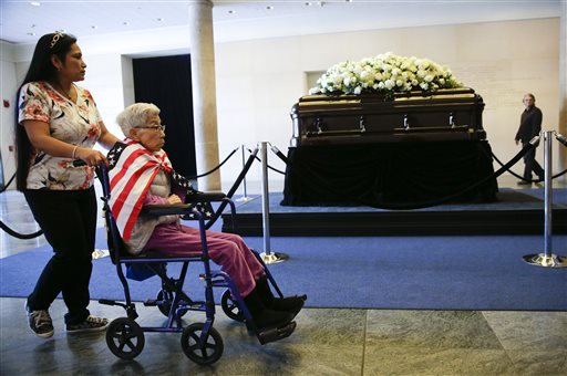 Stella Delgado, left, and her mother Yoko Santos pause as they pay their respects beside the casket of Nancy Reagan at the Ronald Reagan Presidential Library, Wednesday, March 9, 2016 in Simi Valley, Calif. (AP Photo/Jae C. Hong, Pool)