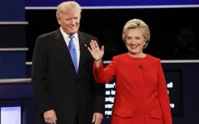 Republican presidential nominee Donald Trump and Democratic presidential nominee Hillary Clinton are introduced during the presidential debate at Hofstra University in Hempstead, N.Y., Monday, Sept. 26, 2016. (AP Photo/David Goldman)