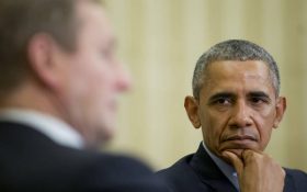President Barack Obama, right, listens to  Irish Prime Minister Enda Kenny, left, make comments during their meeting in the Oval Office of the White House in Washington, Tuesday, March 15, 2016. (AP Photo/Pablo Martinez Monsivais)