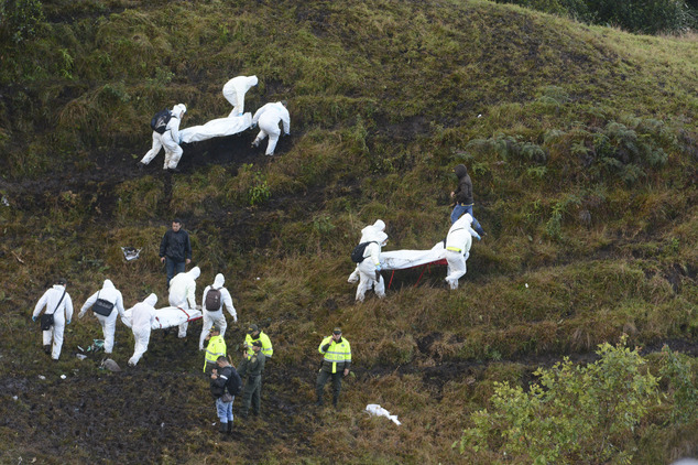 Rescue workers carry the boris of victims of an airplane that crashed in La Union, a mountainous area outside Medellin, Colombia, Tuesday , Nov. 29, 2016. The plane was carrying the Brazilian first division soccer club Chapecoense team that was on it's way for a Copa Sudamericana final match against Colombia's Atletico Nacional. (AP Photo/Luis Benavides)