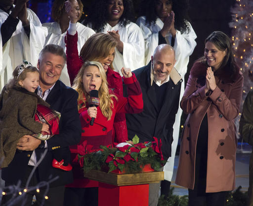 Carmen Baldwin, from left, Alec Baldwin, Kate McKinnon, Hoda Kotb, Matt Lauer and Savannah Guthrie attend the 84th Annual Rockefeller Center Christmas Tree lighting ceremony on Wednesday, Nov. 30, 2016, in New York. (Photo by Charles Sykes/Invision/AP)