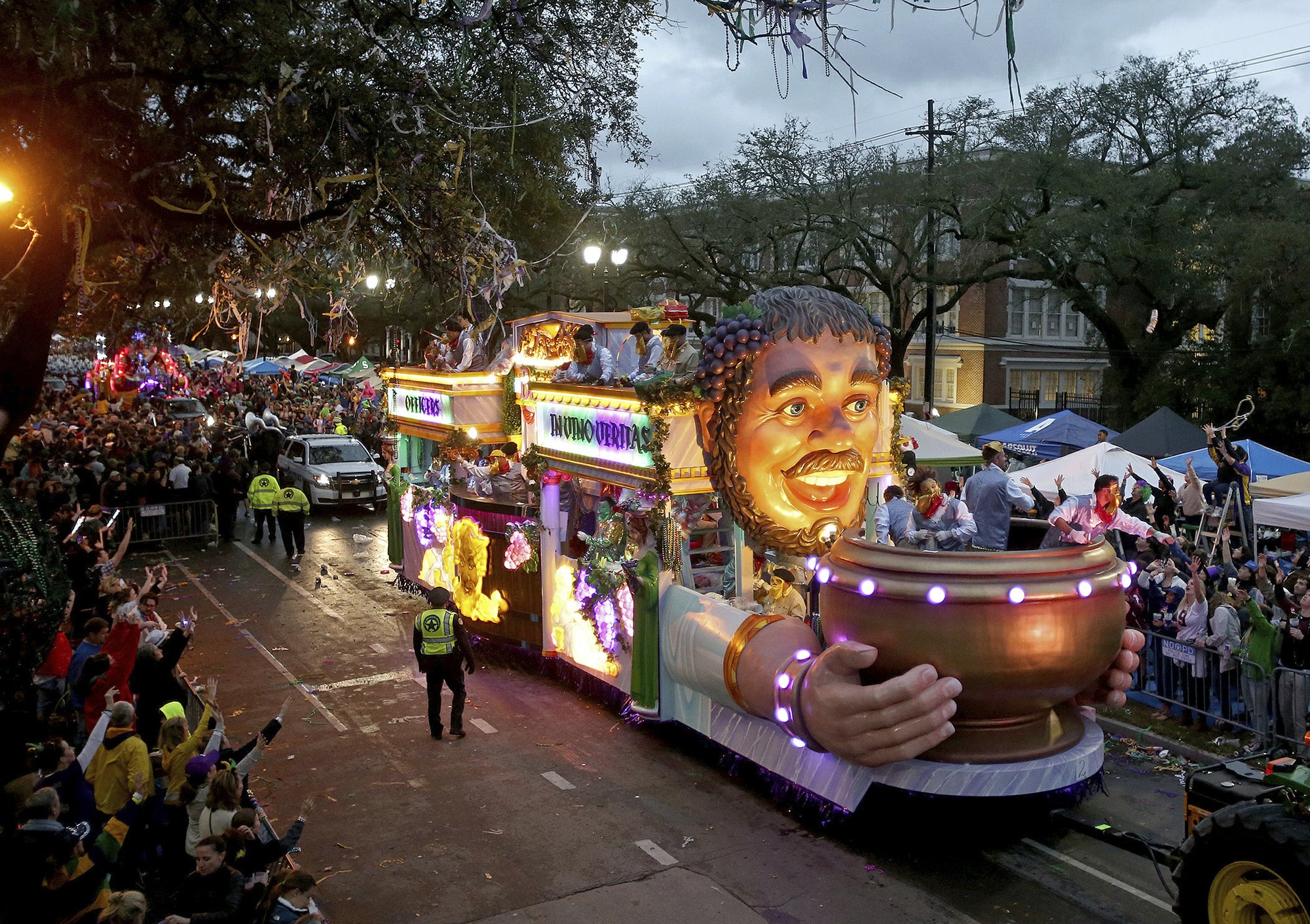 [10 must see pic] New Orleans celebrates Mardi Gras 2019 The Horn News