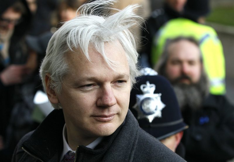 [Shocking video] Julian Assange dragged from embassy by London police