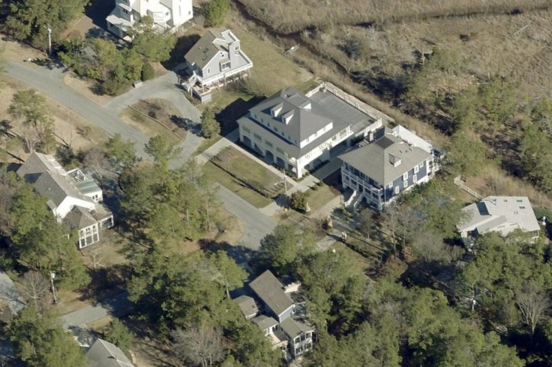 [Pics] Joe Biden's INSANE megamansions ("middle class"!?) The Horn News