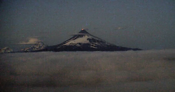 Alaska Volcano’s Weeklong Eruption Eases After Spewing Massive Ash ...