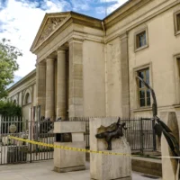 Thieves steal $700k in massive Paris museum heist